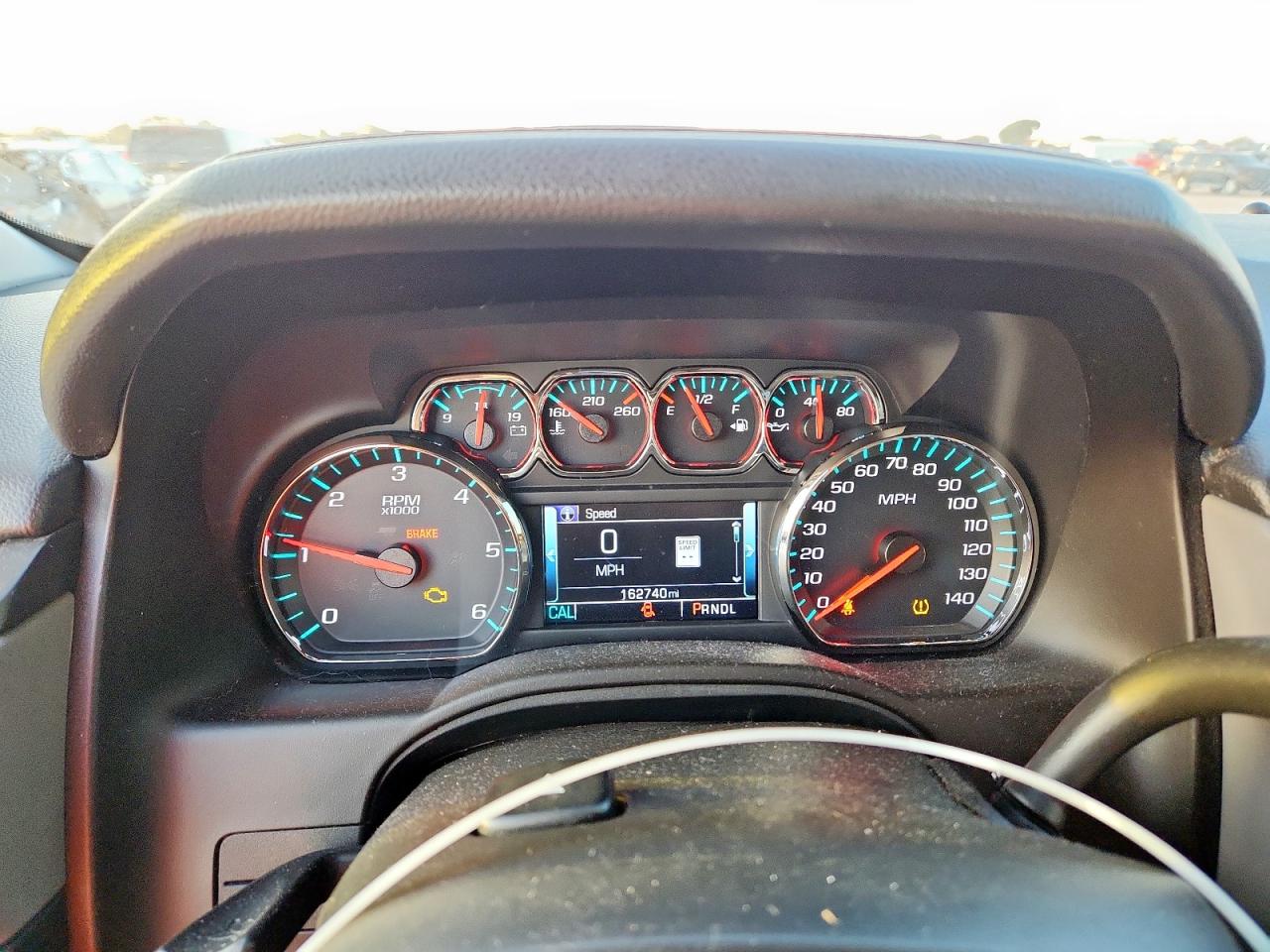 2017 Chevrolet Suburban C1500 Lt VIN: 1GNSCHKC5HR215975 Lot: 82184525