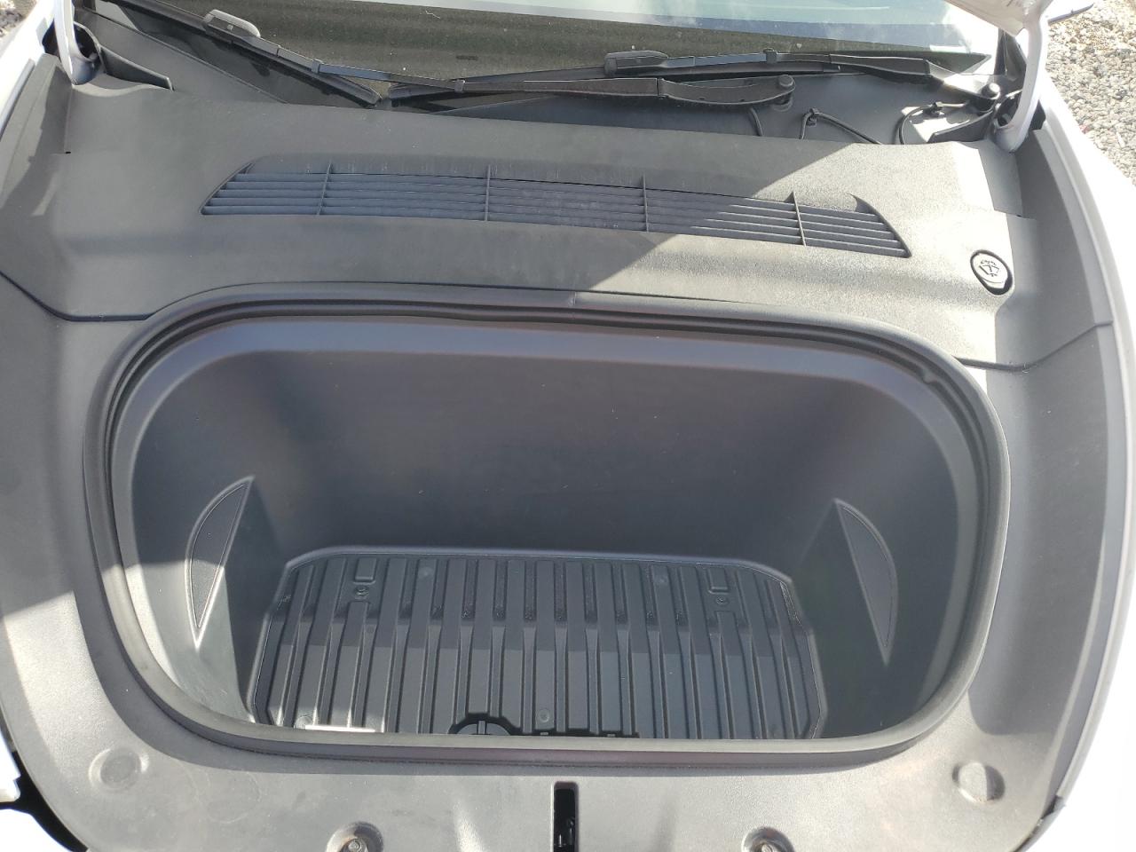 2024 Tesla Model Y VIN: 7SAYGDEE8RA235531 Lot: 84425055