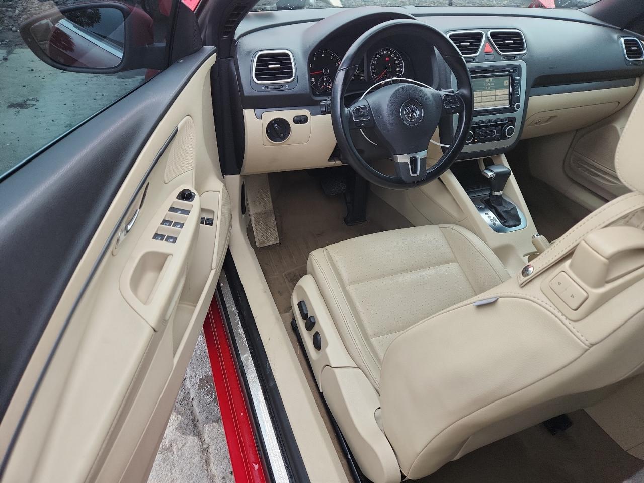 2011 Volkswagen Eos Komfort VIN: WVWBW7AH6BV002880 Lot: 82452335