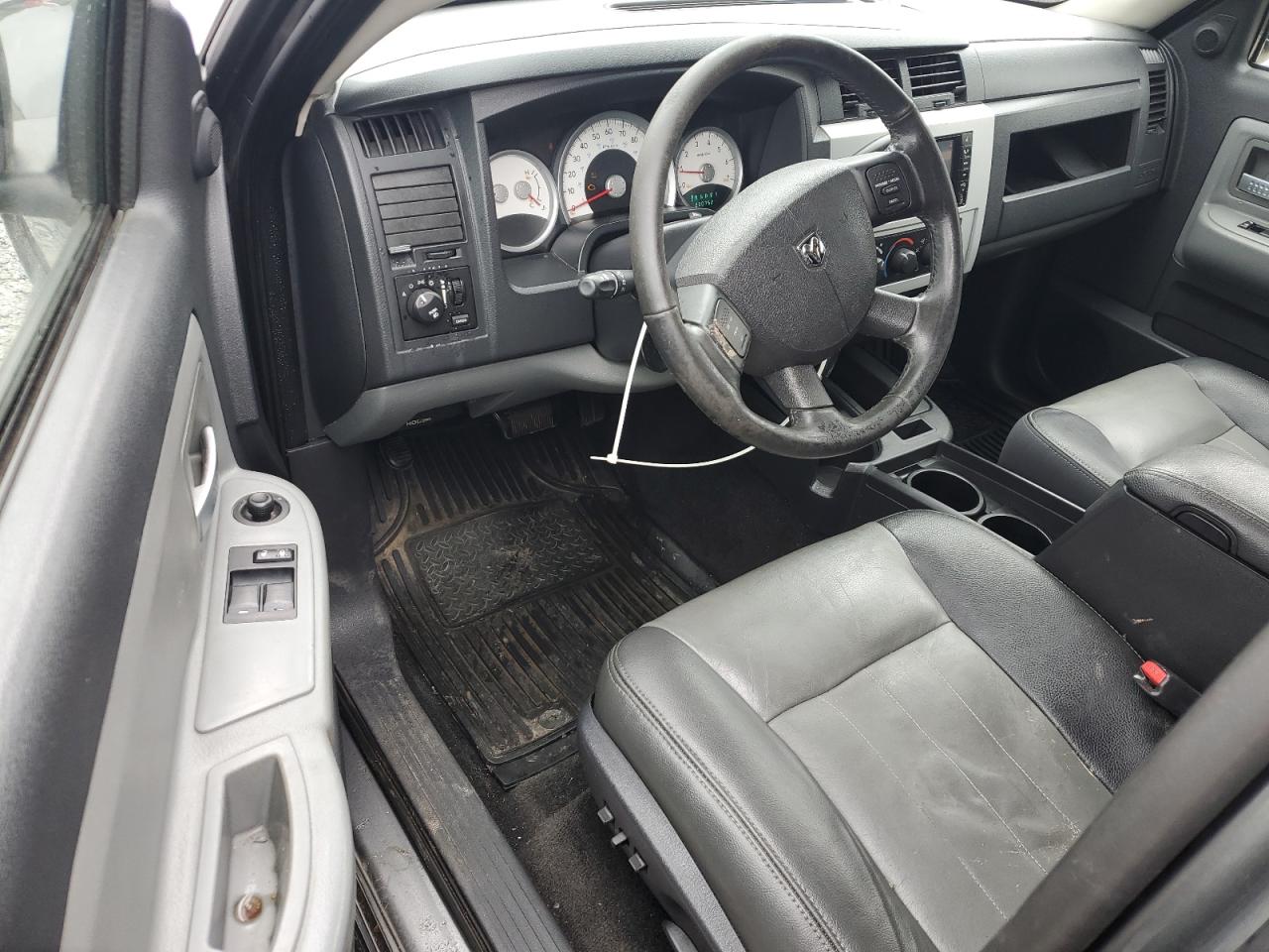 2008 Dodge Dakota Laramie VIN: 1D7HW52N28S554573 Lot: 82740415