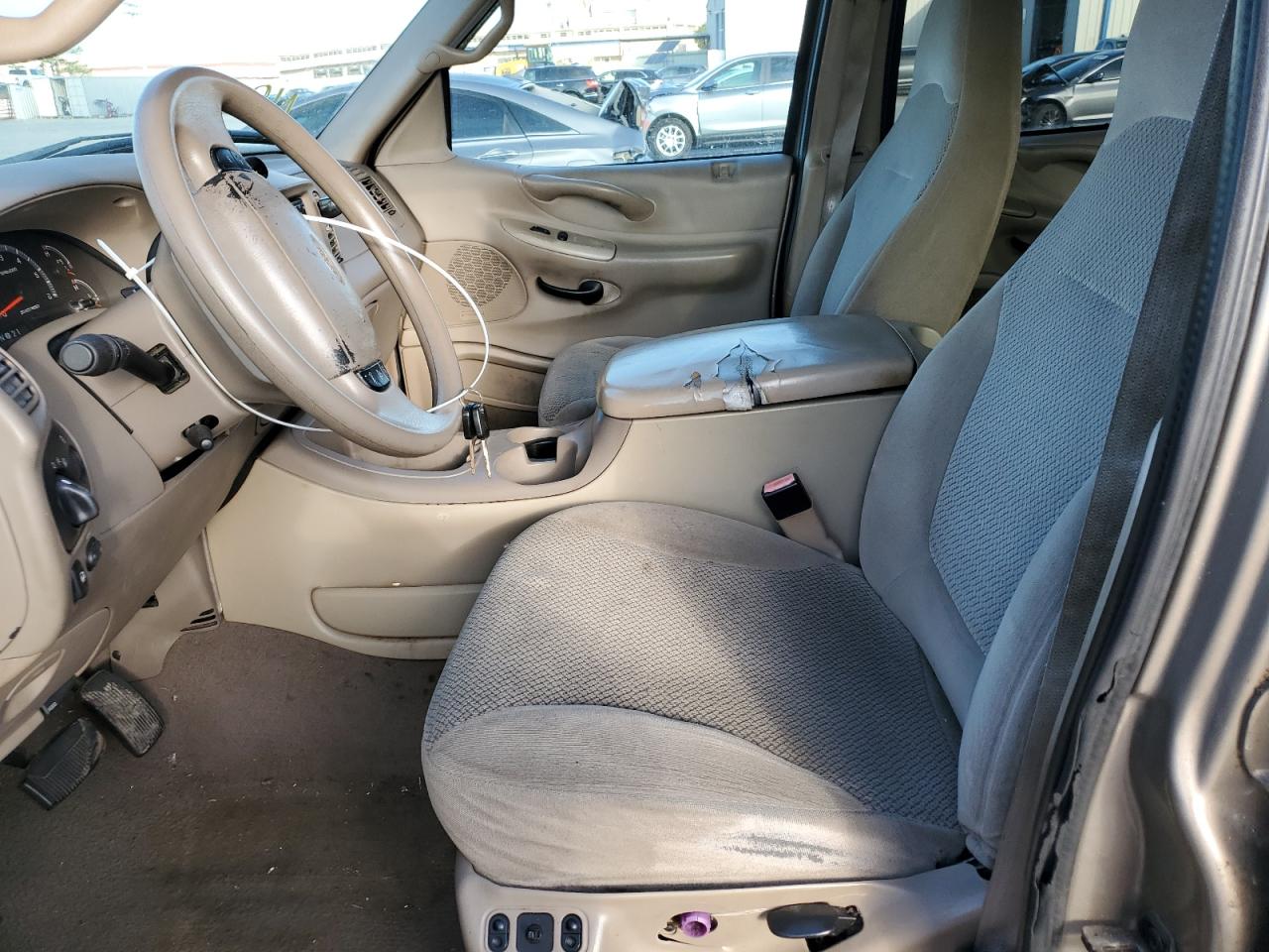 2002 Ford Expedition Xlt VIN: 1FMRU15W92LA43683 Lot: 85700215