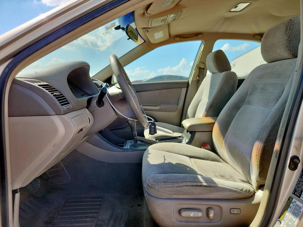 2004 Toyota Camry Le VIN: 4T1BE32K94U938132 Lot: 82270525