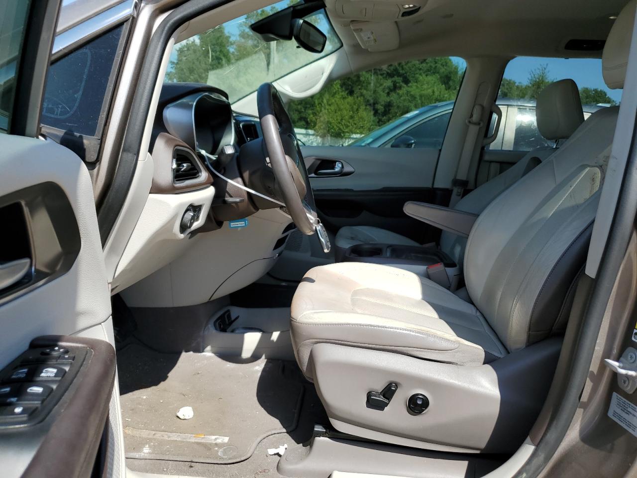 2018 Chrysler Pacifica Touring L VIN: 2C4RC1BG3JR107582 Lot: 81986225