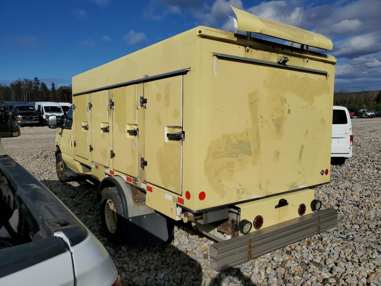 2018 Ford Econoline E450 Super Duty Cutaway Van yellow null gas 1FDXE4FS5JDC17467 photo #3