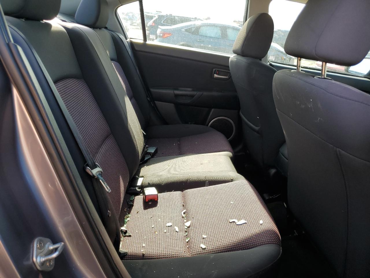 2005 Mazda 3 S VIN: JM1BK323451332925 Lot: 82414485