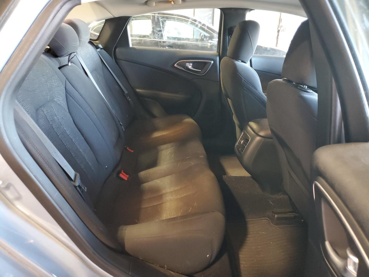 2015 Chrysler 200 Limited VIN: 1C3CCCAB2FN605594 Lot: 82324195