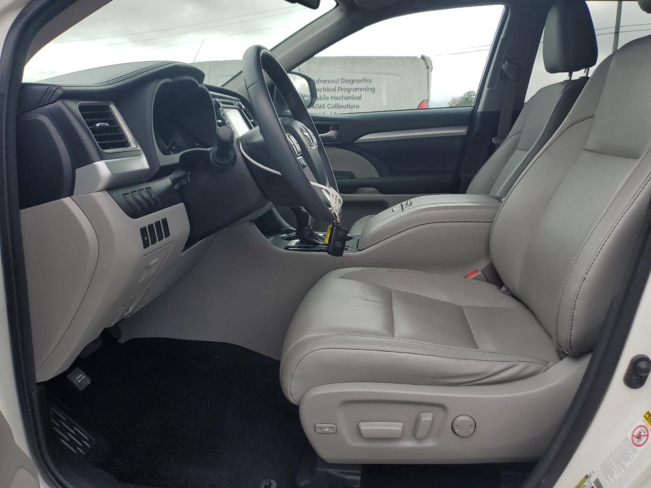 2016 Toyota Highlander Xle VIN: 5TDJKRFH0GS327215 Lot: 82236685