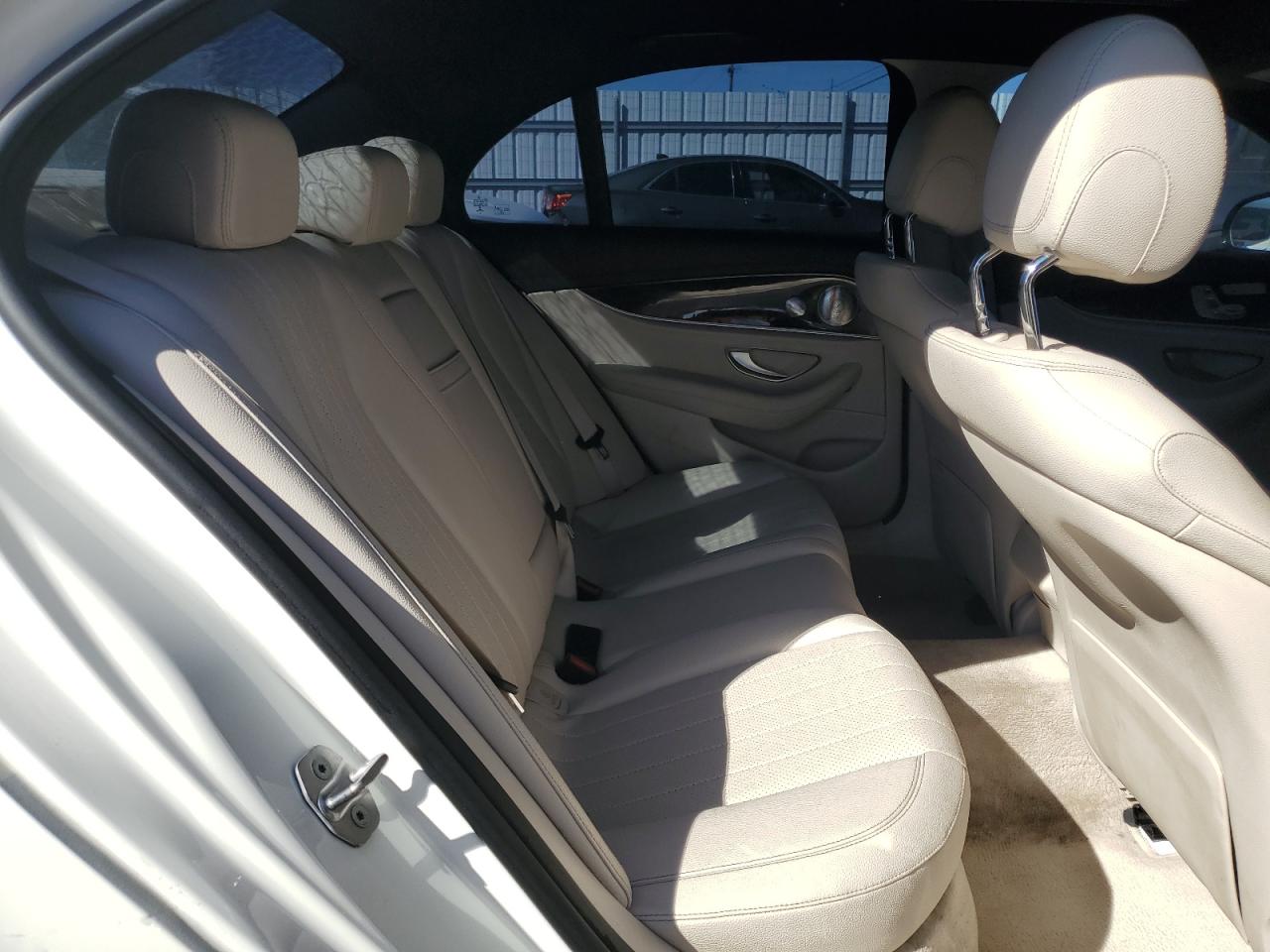 2017 Mercedes-Benz E 300 VIN: WDDZF4JB4HA211985 Lot: 87023505