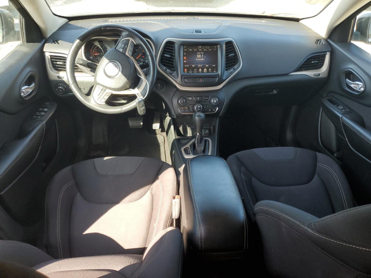 2015 Jeep Cherokee Latitude VIN: 1C4PJLCB9FW579280 Lot: 81972895