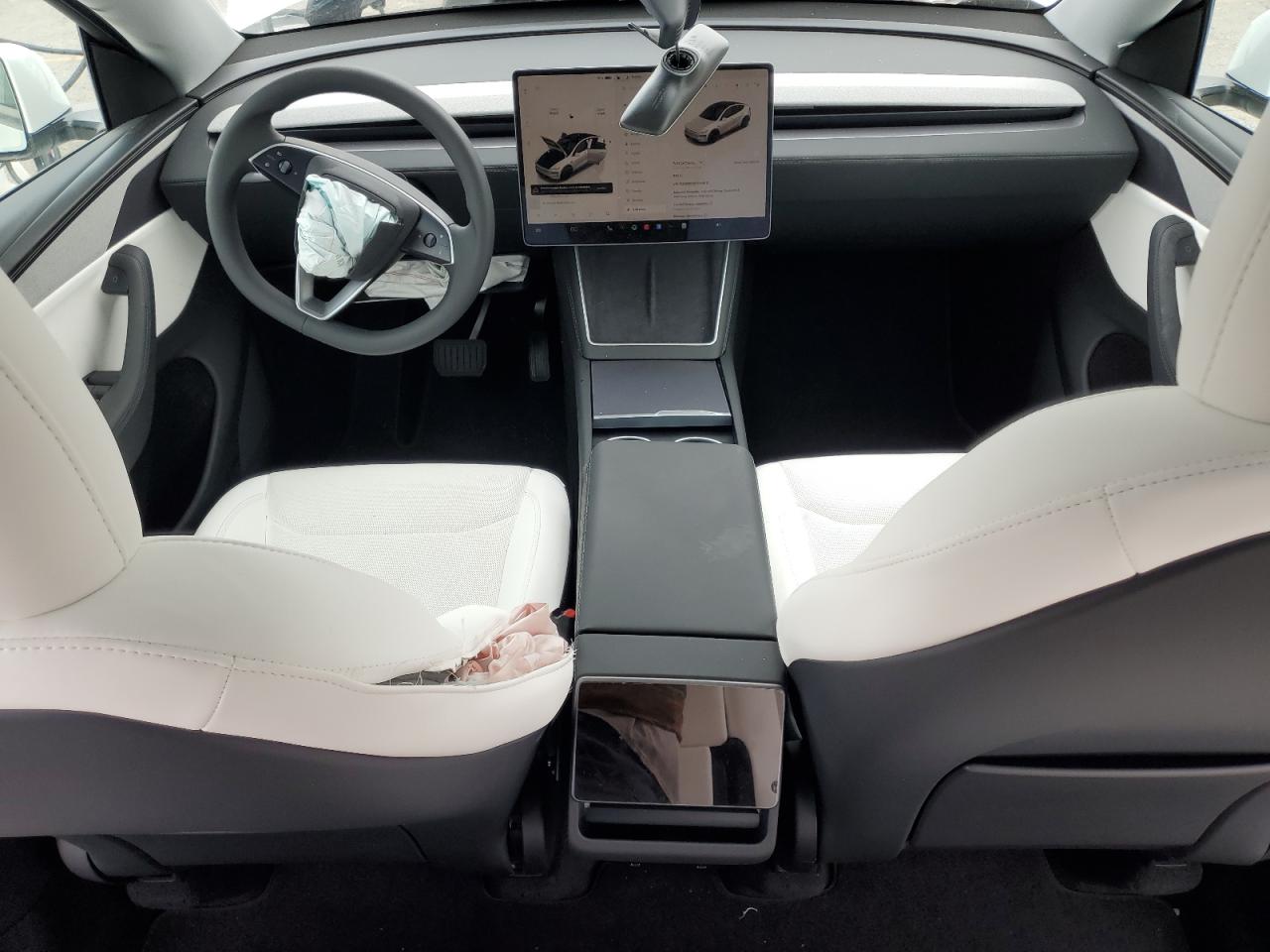 2026 Tesla Model Y VIN: 7SAYGDED0TF439872 Lot: 85552985