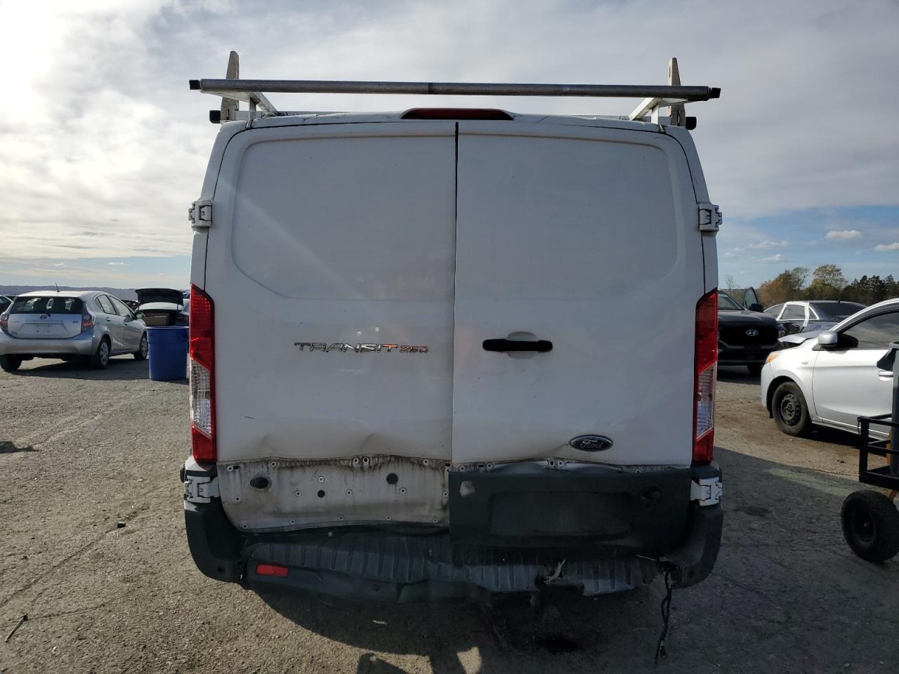 2017 Ford Transit T-250 VIN: 1FTYR2YM5HKB24700 Lot: 93359545