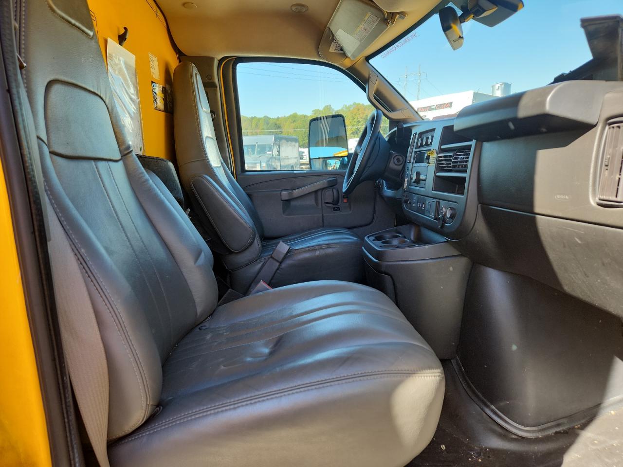 2022 GMC Savana Box Truck VIN: 7GZ37TC73NN006942 Lot: 87081955