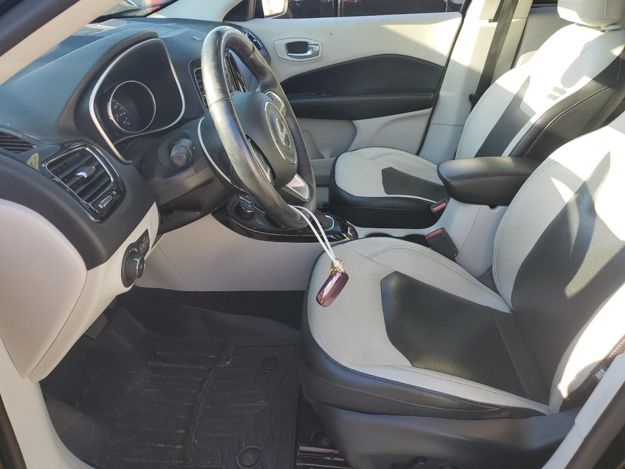 2018 Jeep Compass Limited VIN: 3C4NJDCB7JT230131 Lot: 85320315