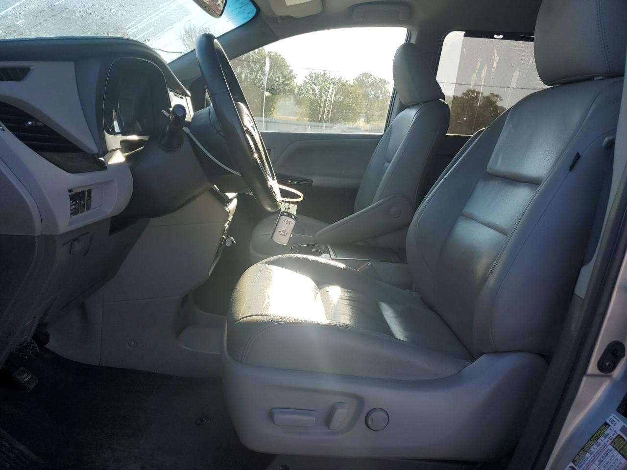 2017 Toyota Sienna Xle VIN: 5TDYZ3DC3HS885401 Lot: 86446435