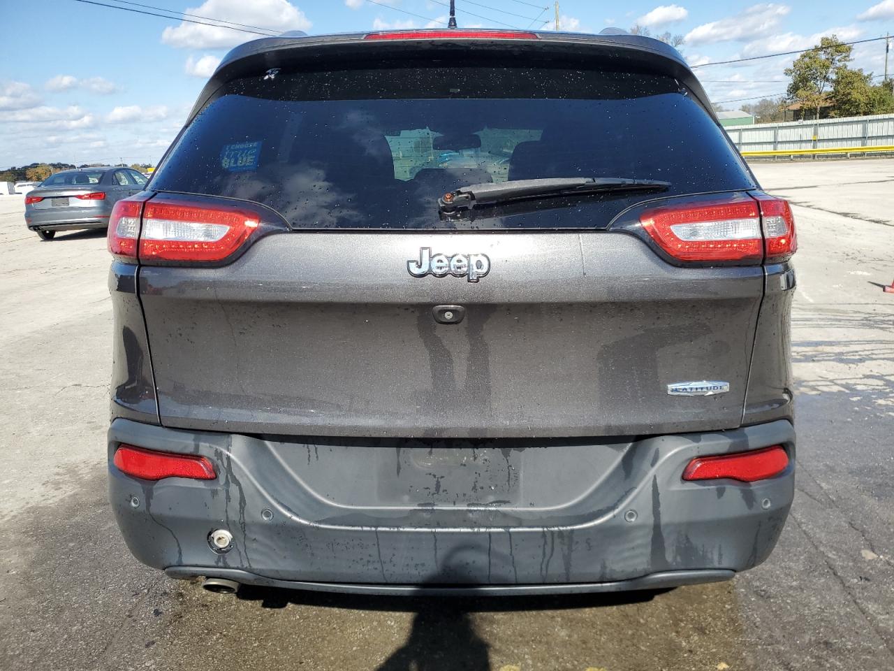 2017 Jeep Cherokee Latitude VIN: 1C4PJLCB5HW585239 Lot: 90927395