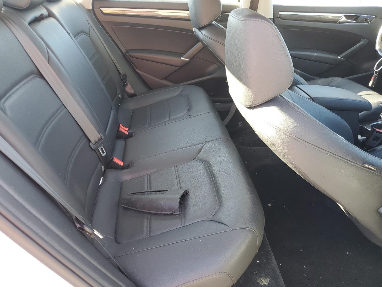 2017 Volkswagen Passat Se VIN: 1VWBT7A30HC045190 Lot: 82205535