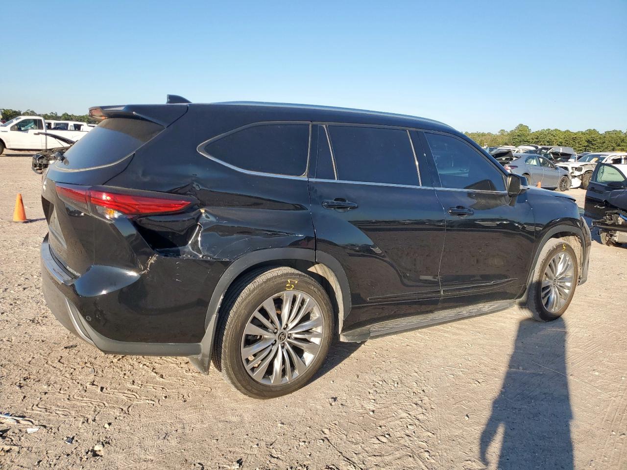 Фото: 5TDFZRAH6NS128174