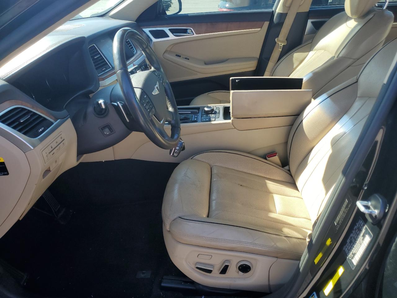 2016 Hyundai Genesis 3.8L VIN: KMHGN4JE0GU113494 Lot: 82404355