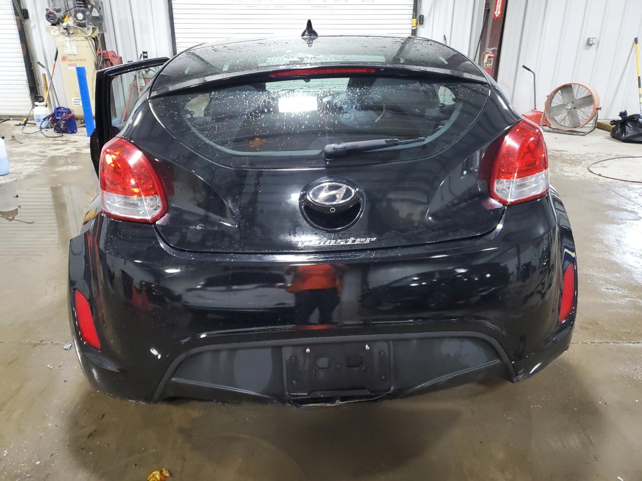 2017 Hyundai Veloster VIN: KMHTC6AD3HU310121 Lot: 84523455