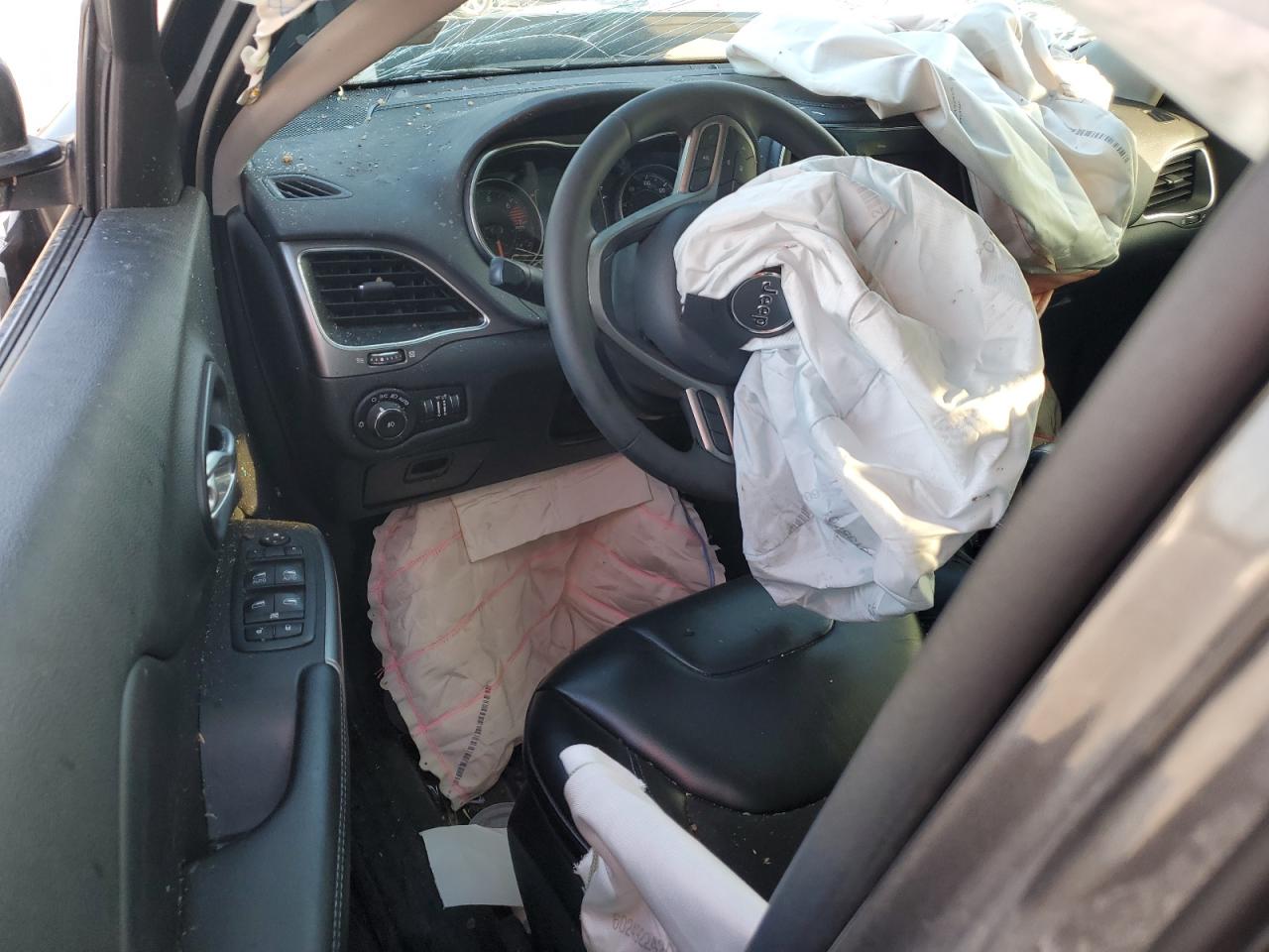 2020 Jeep Cherokee Latitude Plus VIN: 1C4PJMLB5LD604656 Lot: 82304735