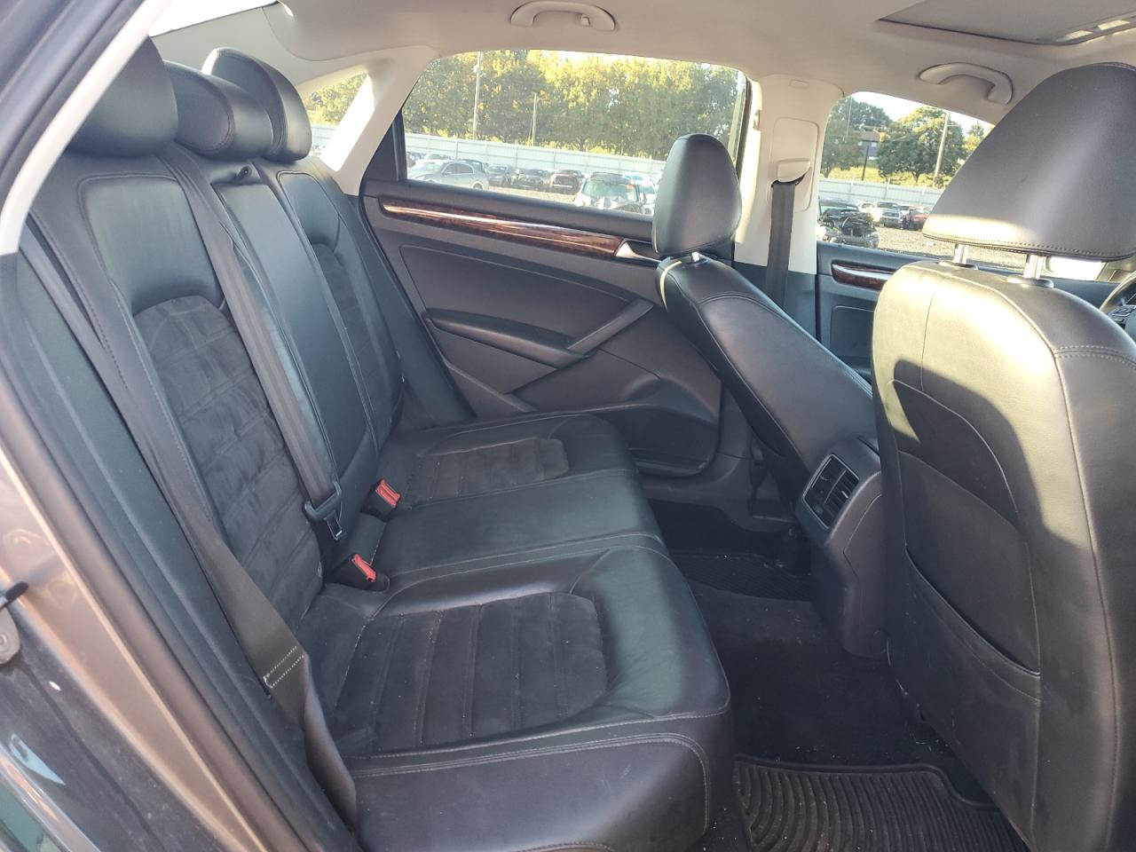 2013 Volkswagen Passat Sel VIN: 1VWCN7A39DC067391 Lot: 85530965