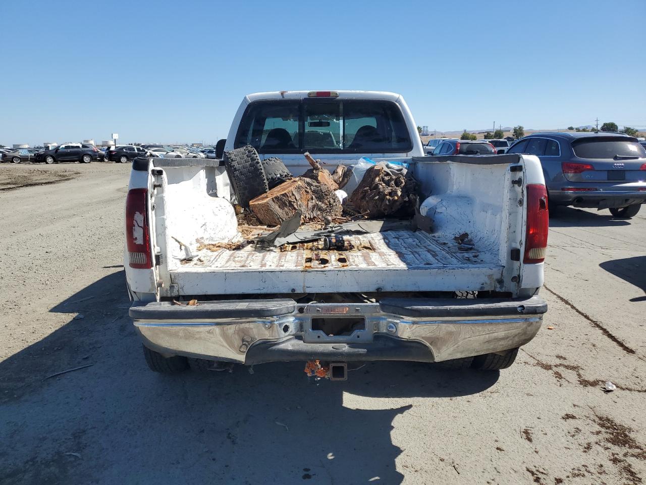 1999 Ford F350 Super Duty VIN: 1FTWX33S2XEA32725 Lot: 82217385