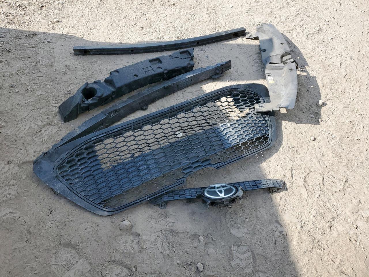 2016 Toyota Camry Le VIN: 4T1BF1FK8GU173169 Lot: 82228895