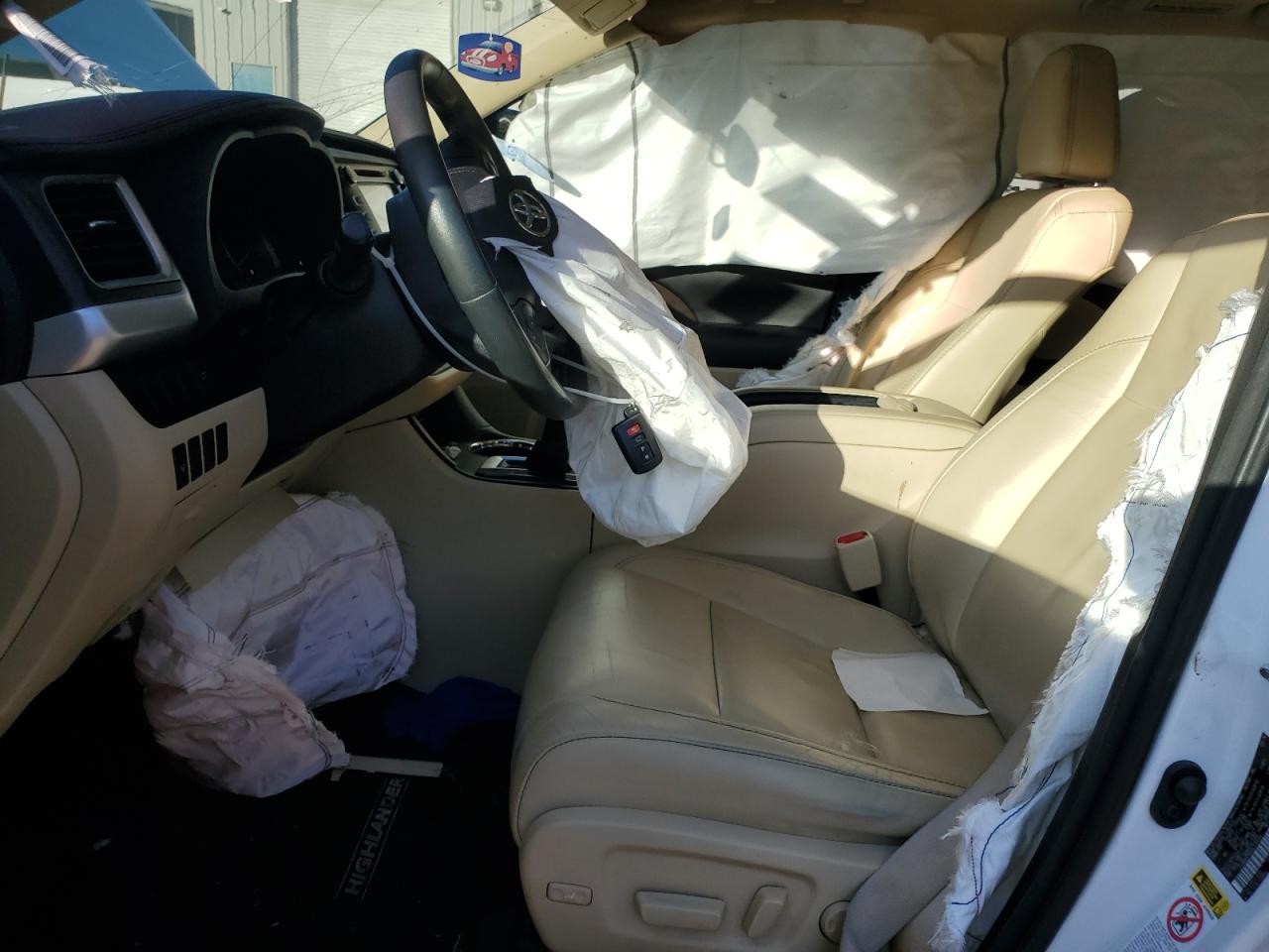 2016 Toyota Highlander Xle VIN: 5TDKKRFH2GS176589 Lot: 84753045