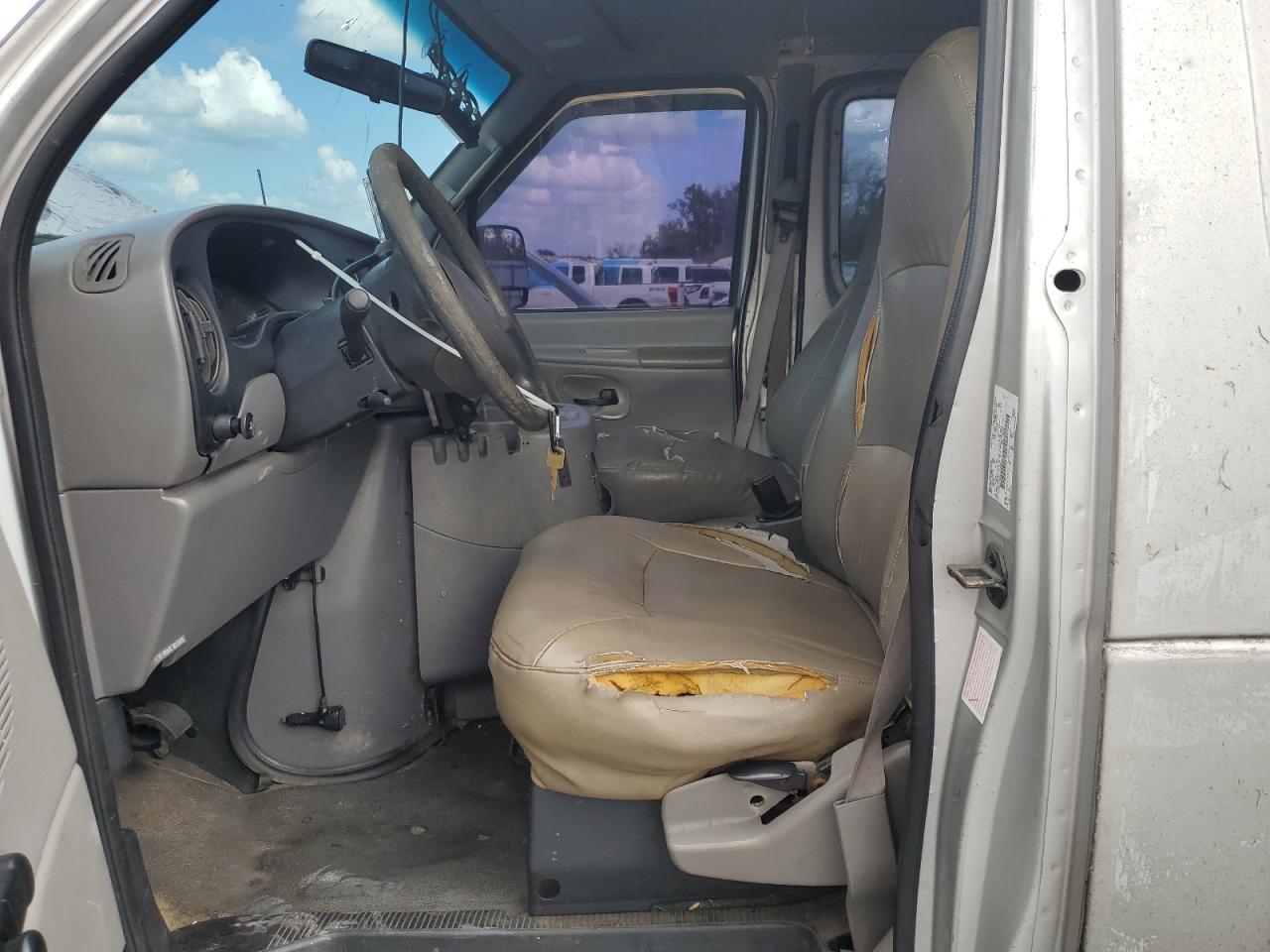2002 Ford Econoline VIN: 1FTNE24252HA37516 Lot: 81758095