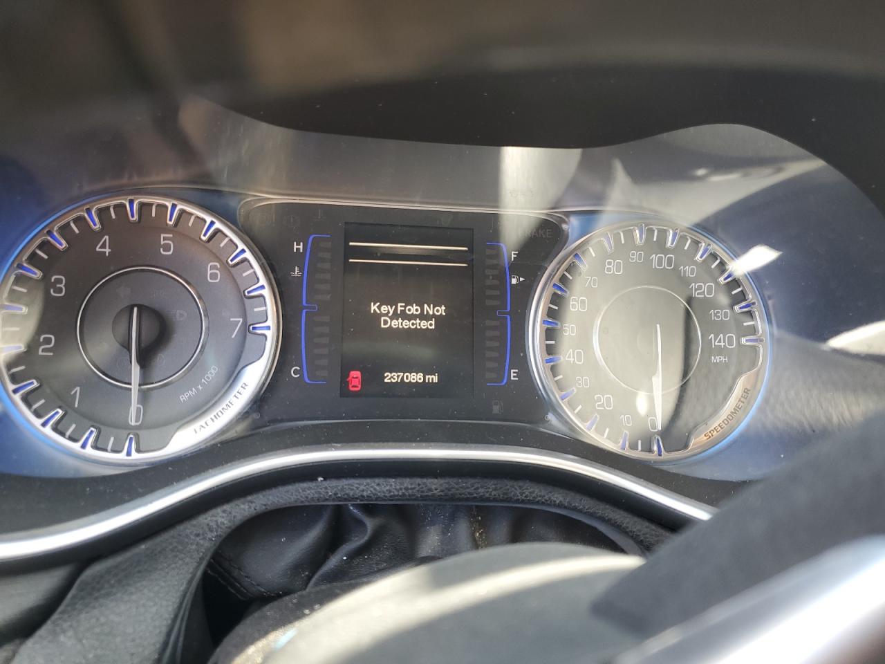 2015 Chrysler 200 Limited VIN: 1C3CCCAB8FN667372 Lot: 82701155