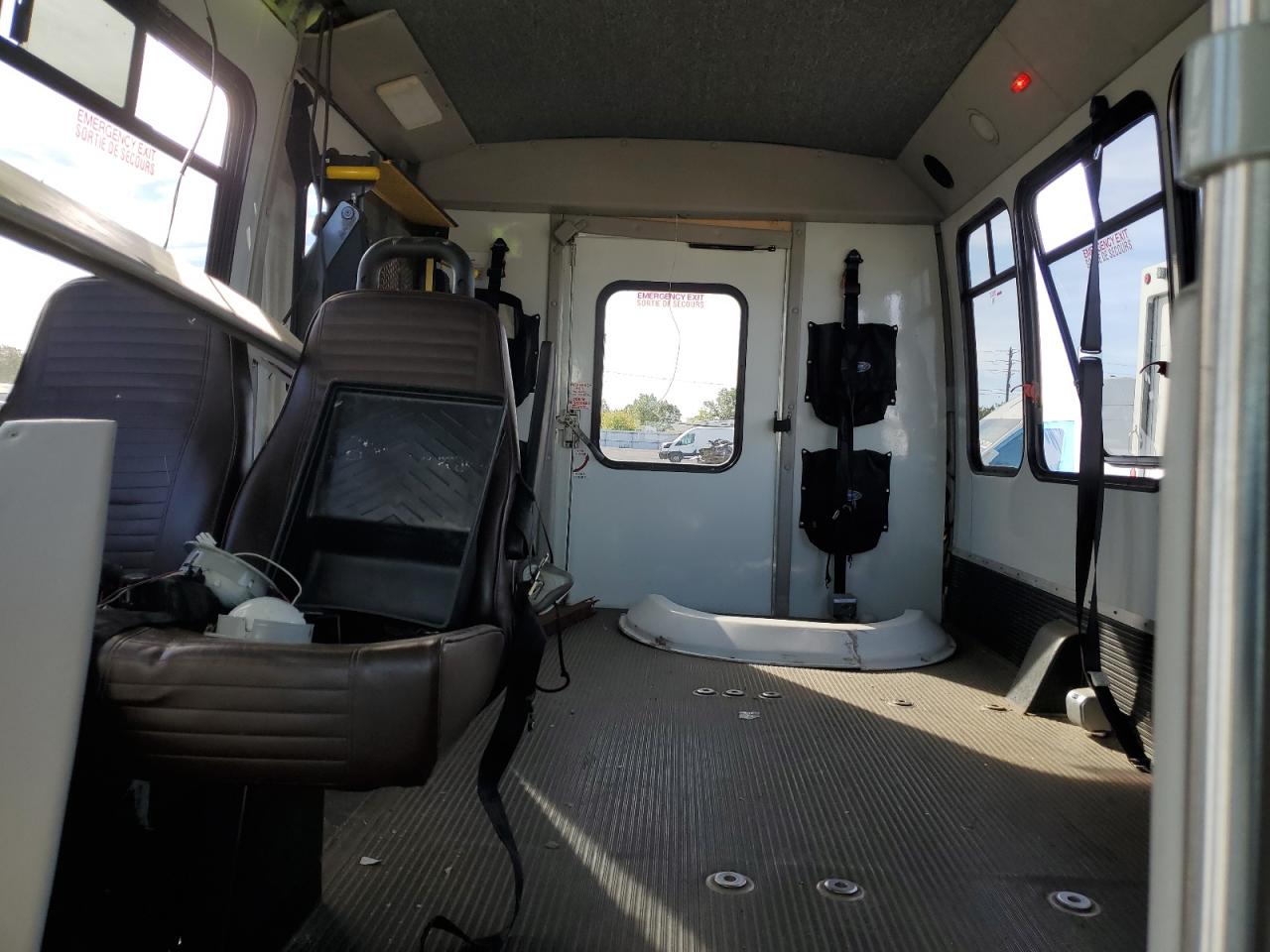 2010 Ford Econoline E350 Super Duty Cutaway Van VIN: 1FDEE3FL5ADA82288 Lot: 82003285
