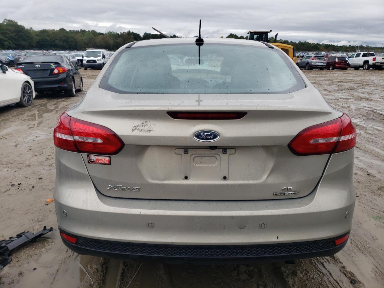 2016 Ford Focus Se VIN: 1FADP3F27GL261924 Lot: 85901445