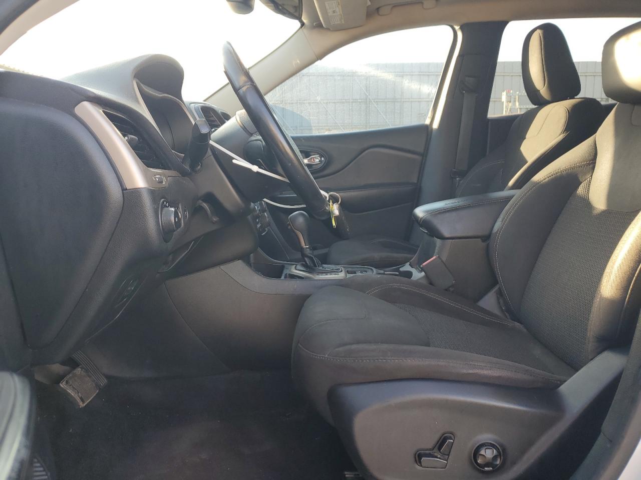 2017 Jeep Cherokee Latitude VIN: 1C4PJLCB2HW510286 Lot: 82512095