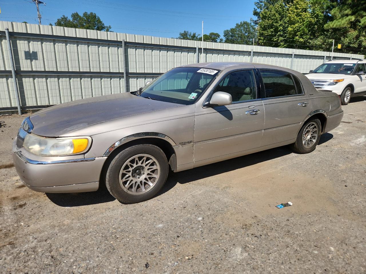 2000 Lincoln Town Car Signature