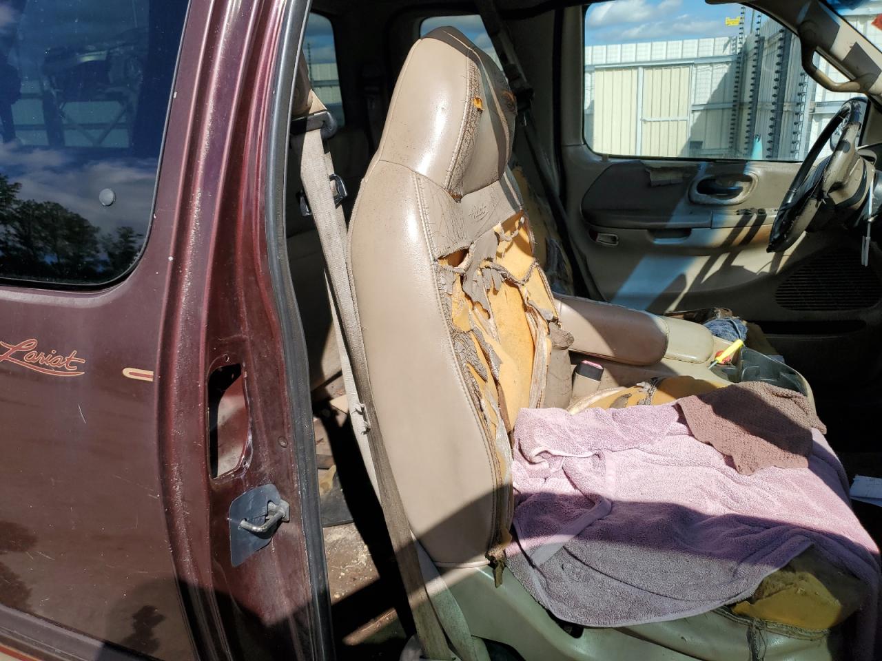 2000 Ford F150 VIN: 2FTRX17L2YCA46569 Lot: 90633935