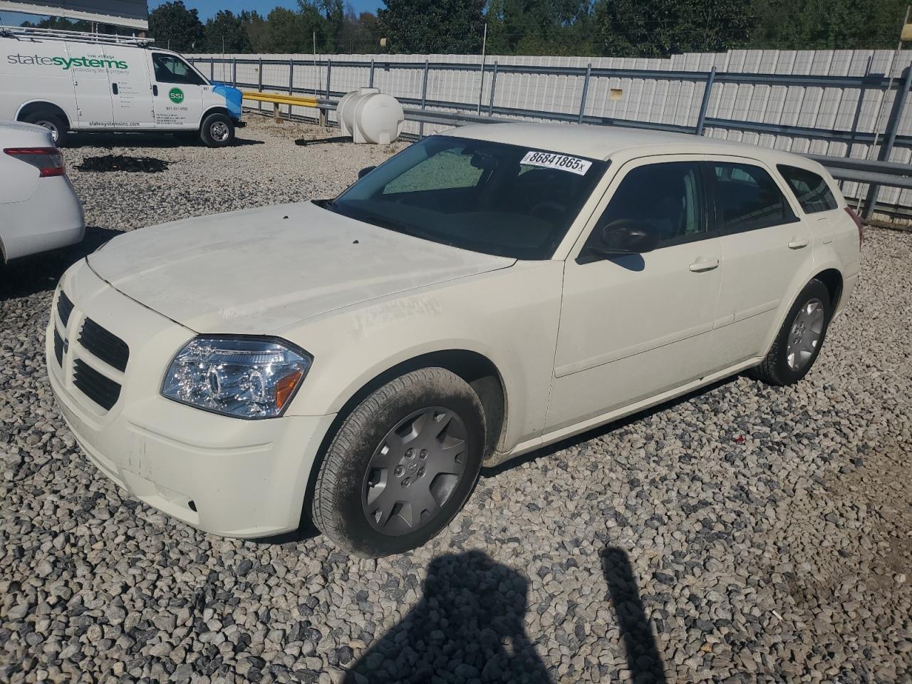 2005 Dodge Magnum Se cream null gas 2D4FV48T45H531144 photo #1