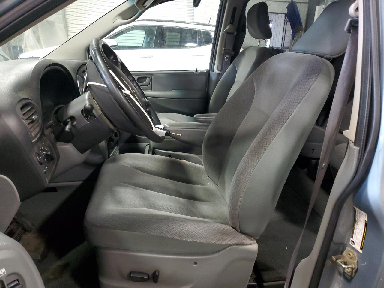 2005 Chrysler Town & Country Touring VIN: 2C4GP54L05R215807 Lot: 84770625