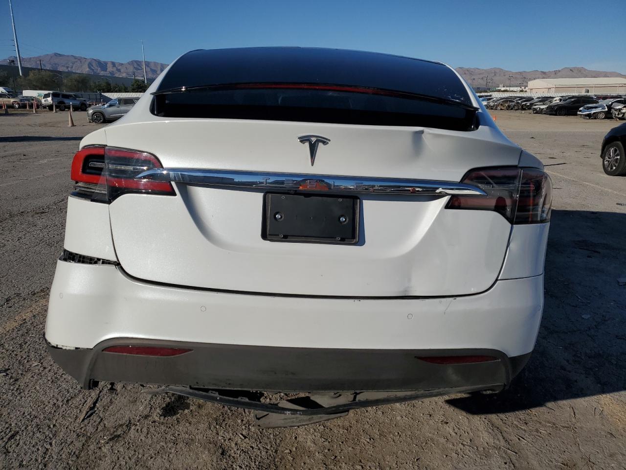 2018 Tesla Model X VIN: 5YJXCBE28JF088584 Lot: 89918805