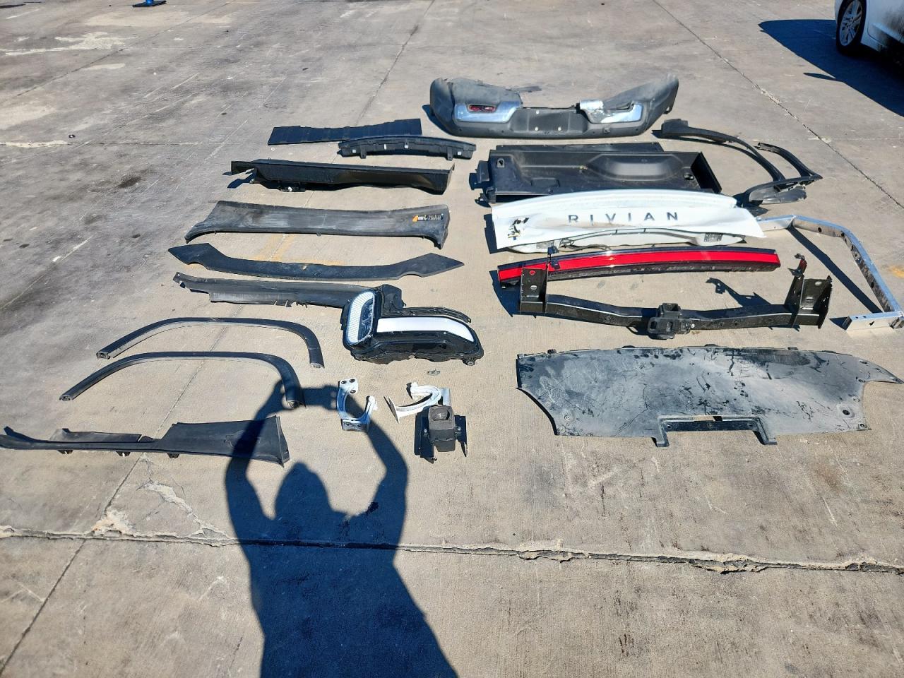 2022 Rivian R1T Launch Edition VIN: 7FCTGAAL2NN006541 Lot: 85529975