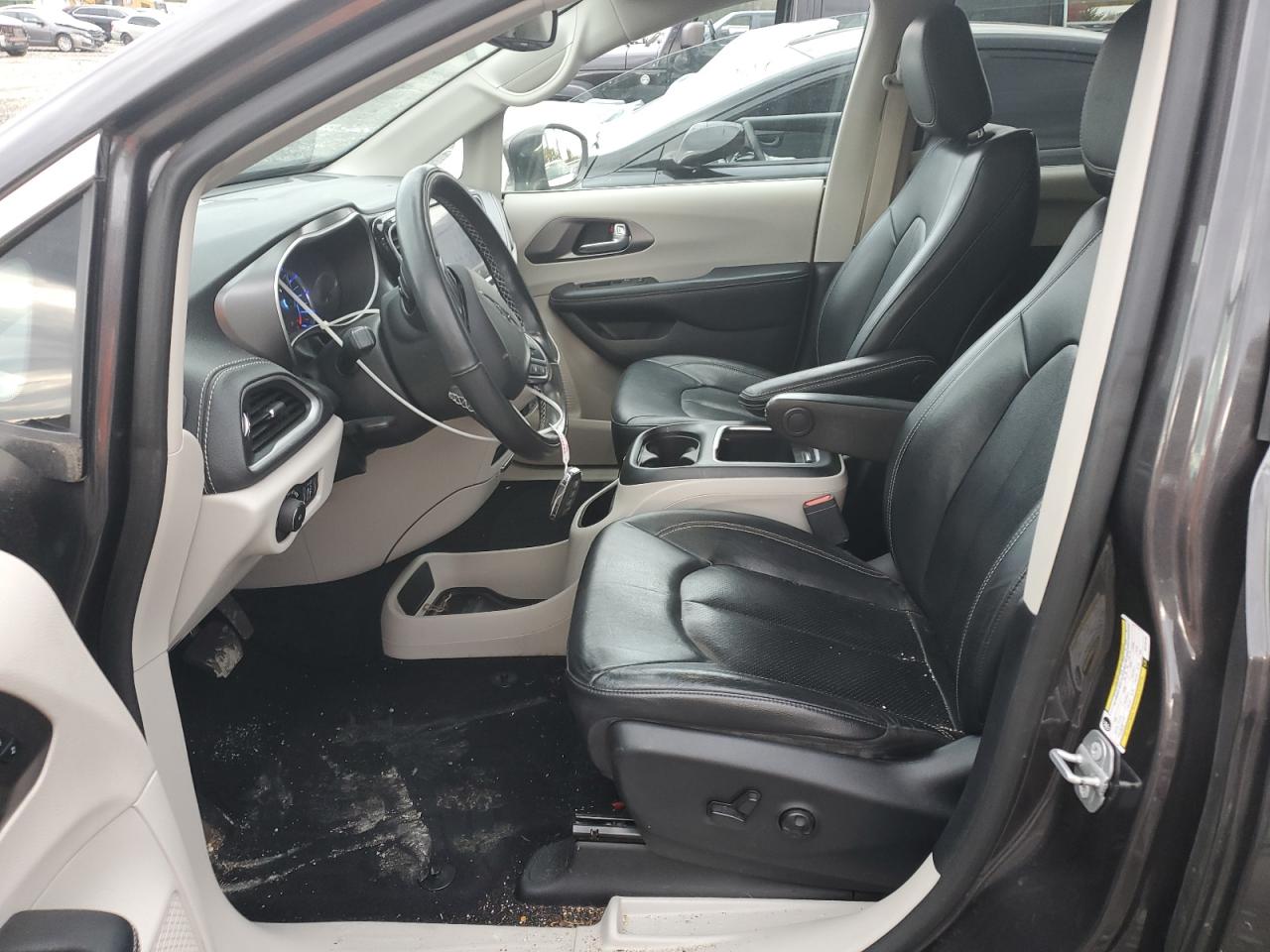 2022 Chrysler Pacifica Hybrid Touring L VIN: 2C4RC1L78NR105735 Lot: 86676105