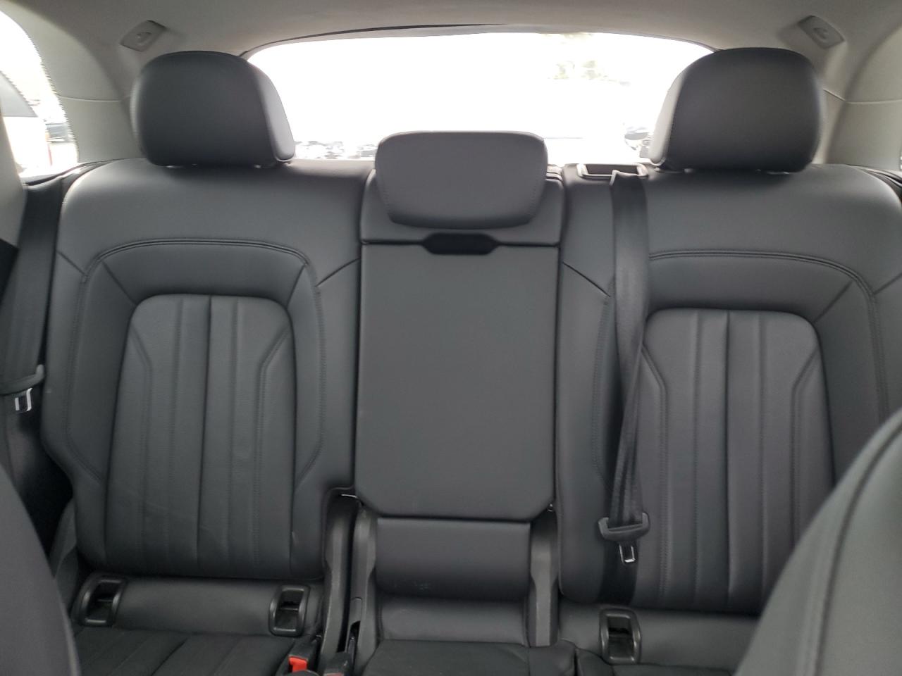 2018 Audi Q5 Premium VIN: WA1ANAFY1J2123864 Lot: 81964795