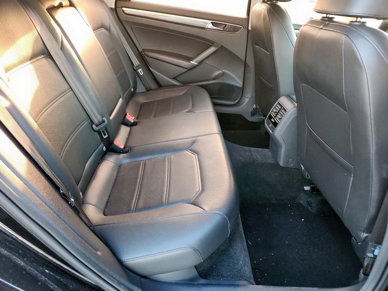 2017 Volkswagen Passat Se VIN: 1VWBT7A39HC027867 Lot: 82285205