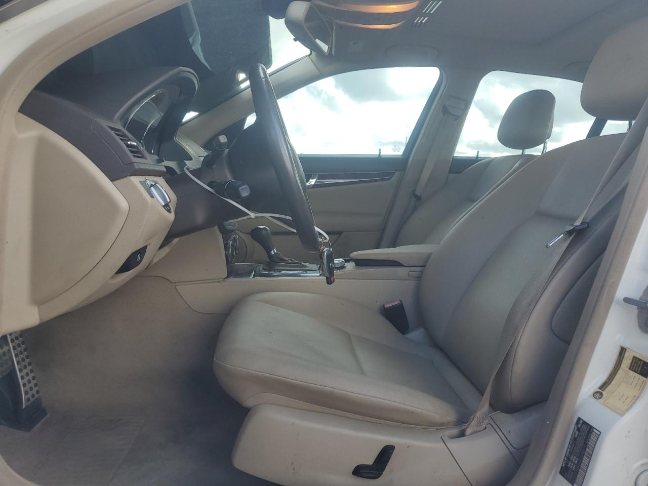 2010 Mercedes-Benz C 300 VIN: WDDGF5EB4AR098814 Lot: 85363815