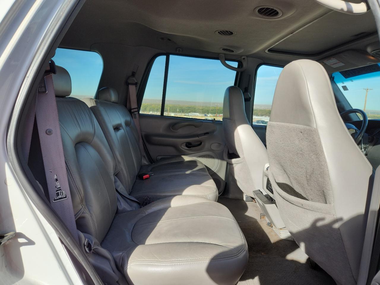 2001 Ford Expedition Xlt VIN: 1FMRU16W11LA05376 Lot: 90942475