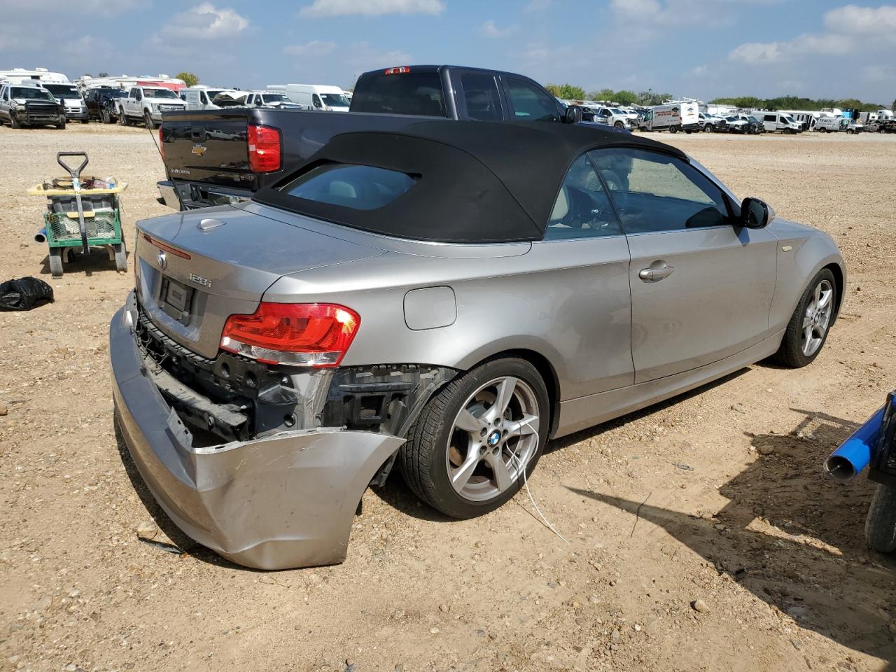 Фото: WBAUL7C59CVM82254