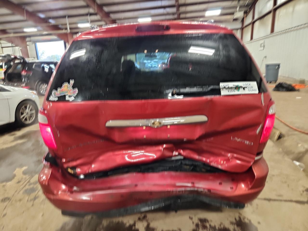 2005 Chrysler Town & Country Limited VIN: 2C4GP64L85R512782 Lot: 85662885