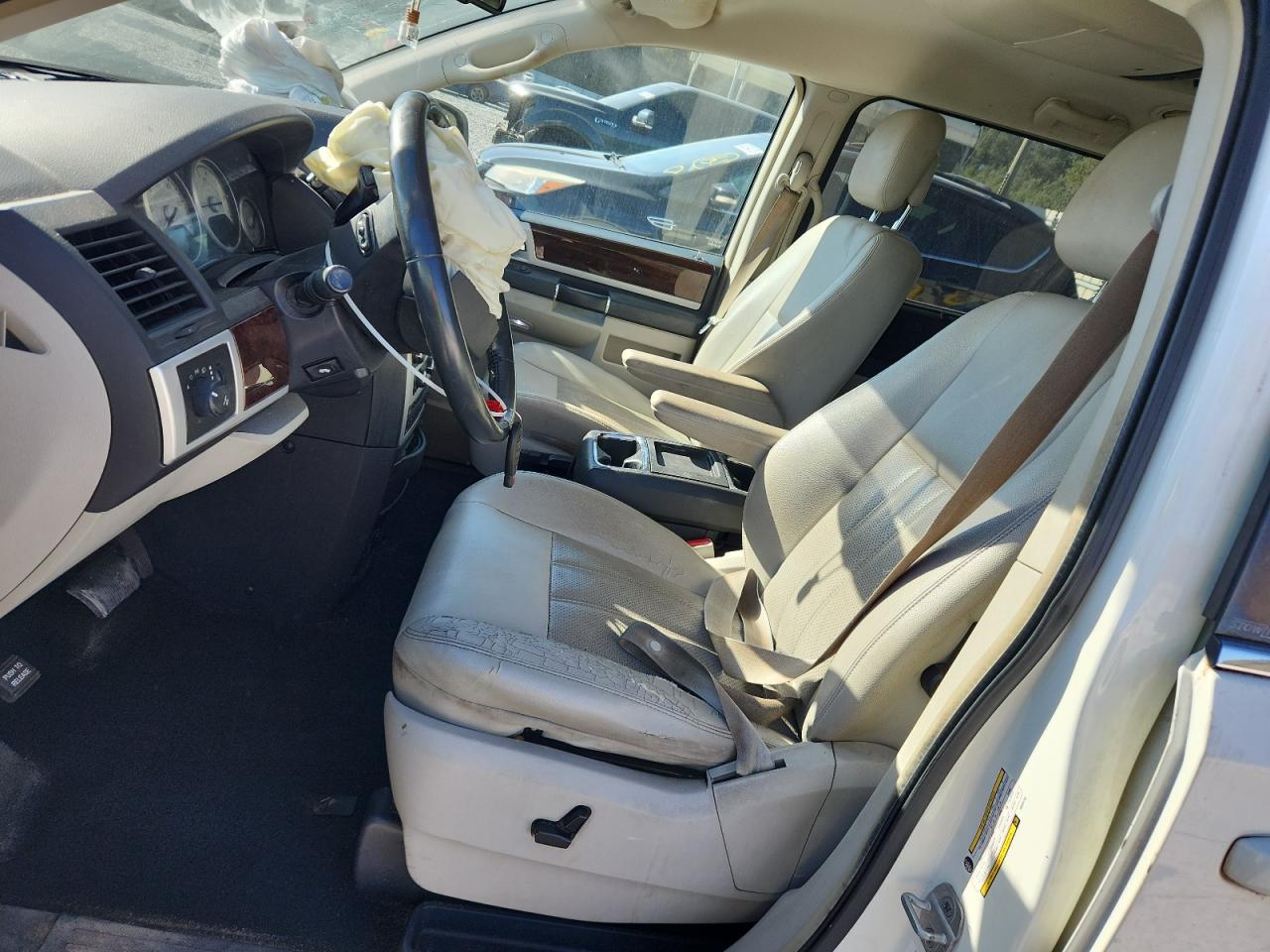 2010 Chrysler Town & Country Touring Plus VIN: 2A4RR8DX4AR330700 Lot: 86270135