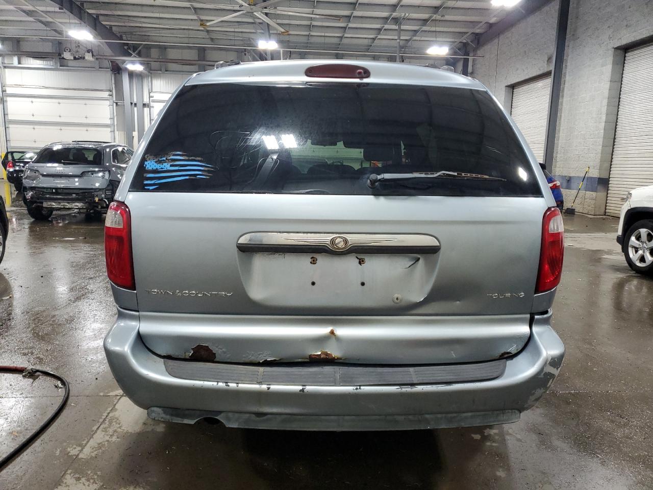 2005 Chrysler Town & Country Touring VIN: 2C4GP54L05R215807 Lot: 84770625