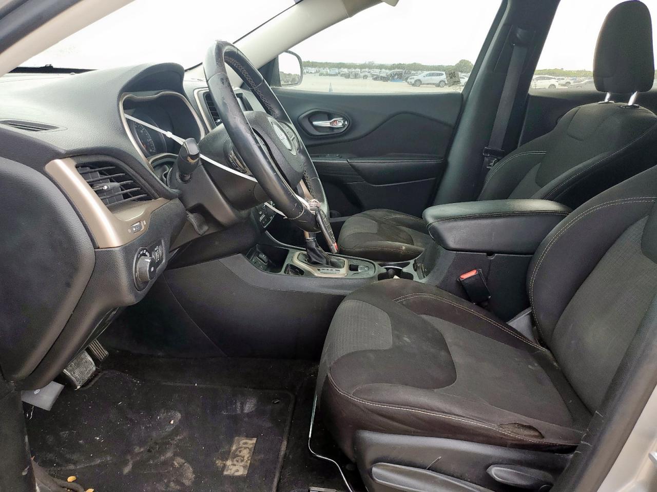 2015 Jeep Cherokee Latitude VIN: 1C4PJLCS2FW722568 Lot: 85858005