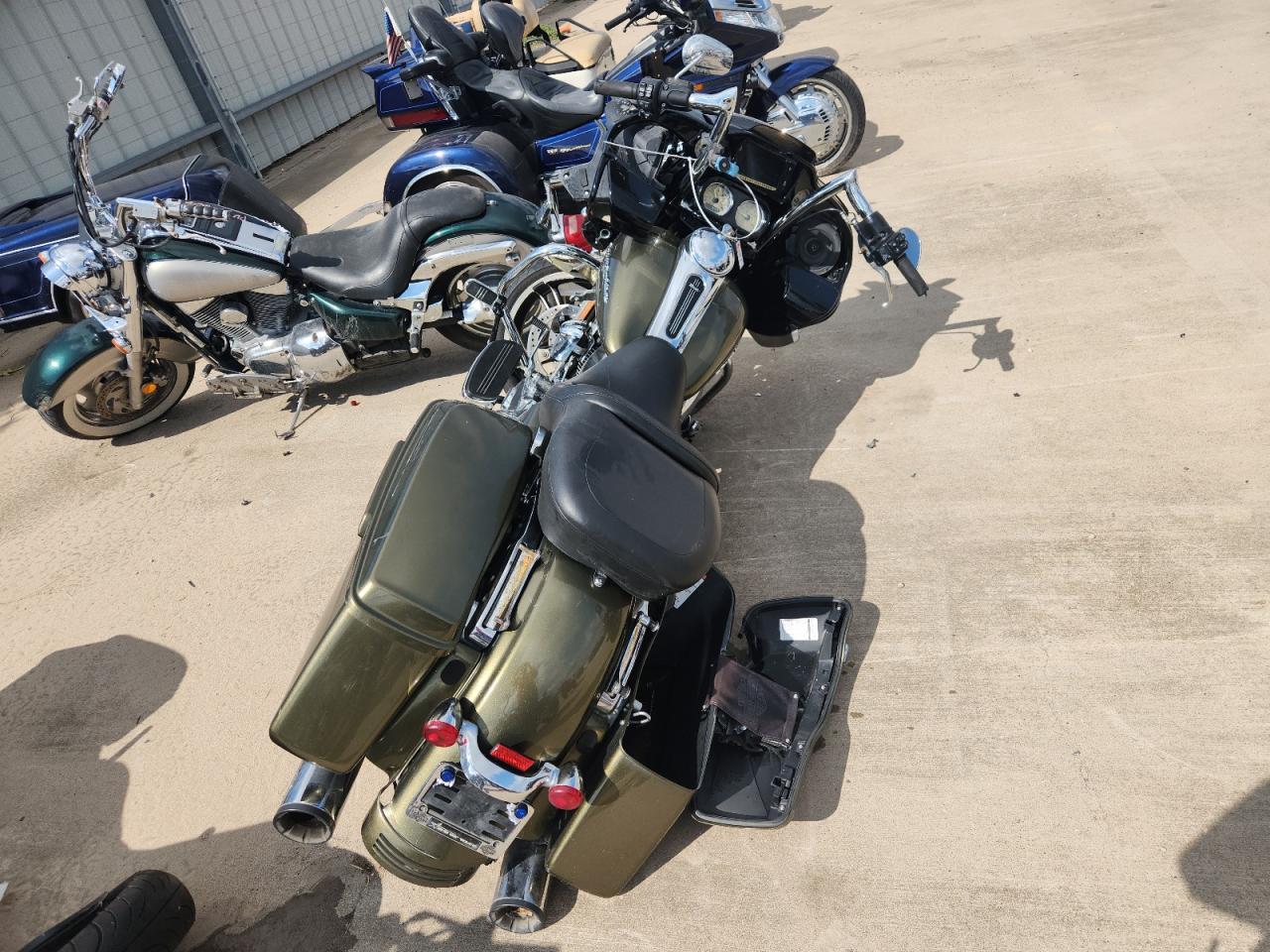 2017 Harley-Davidson Fltrxs Road Glide Special VIN: 1HD1KTC11HB693051 Lot: 89703705